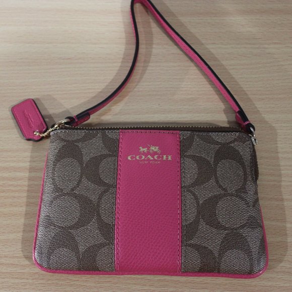 Coach Handbags - Coach wristlet